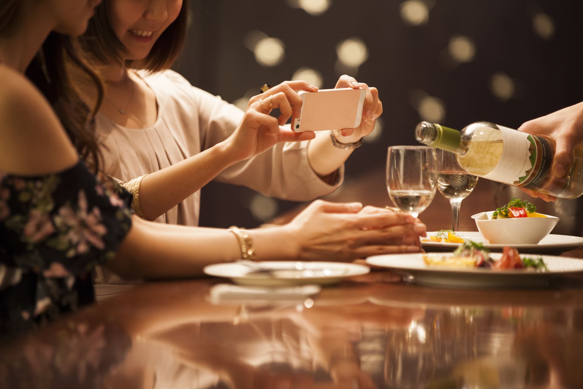女子会に適切 | 大阪府心斎橋のビストロならBistro Yasaka